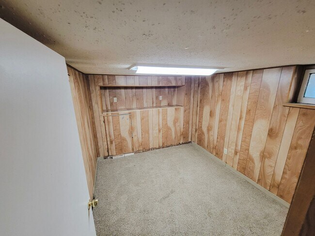 Building Photo - 2 bedroom 1 bath Berkley Apartment for rent