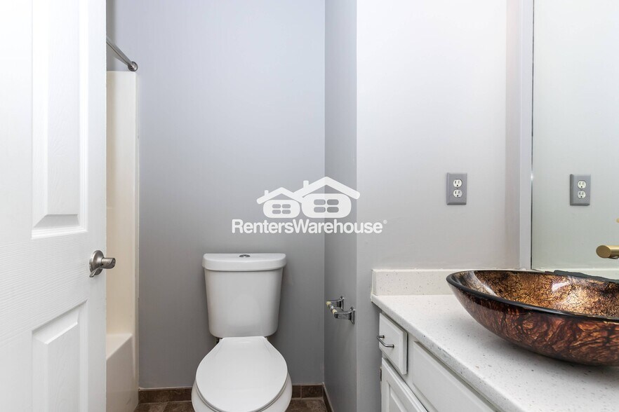 Building Photo - 12523 Logan