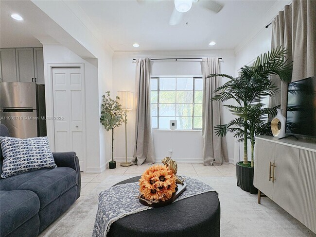 Building Photo - 1726 Thomas St