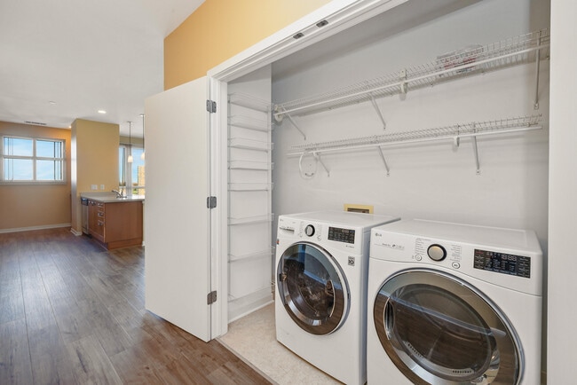 Building Photo - 1522 N Prospect Ave