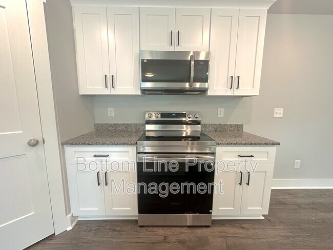 Building Photo - 2923 Burgess Dr