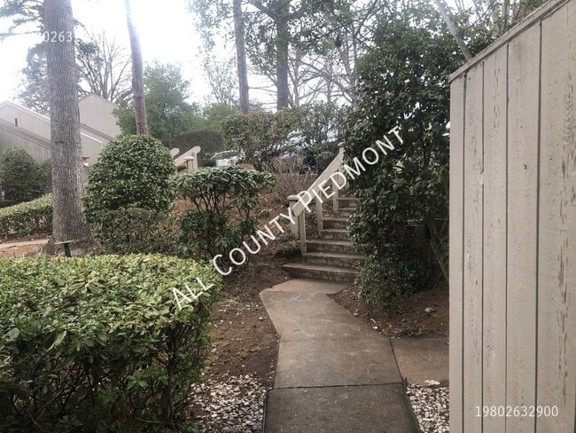 Building Photo - 43 Old Post Rd