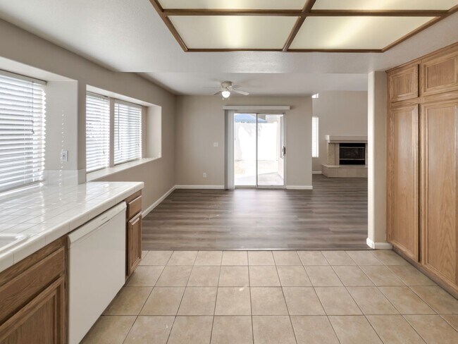 Building Photo - 4 BEDROOM / 3 CAR GARAGE MURRIETA HOME FOR...