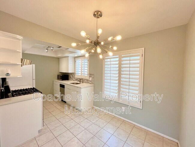 Building Photo - 2160 S Palm Canyon Dr