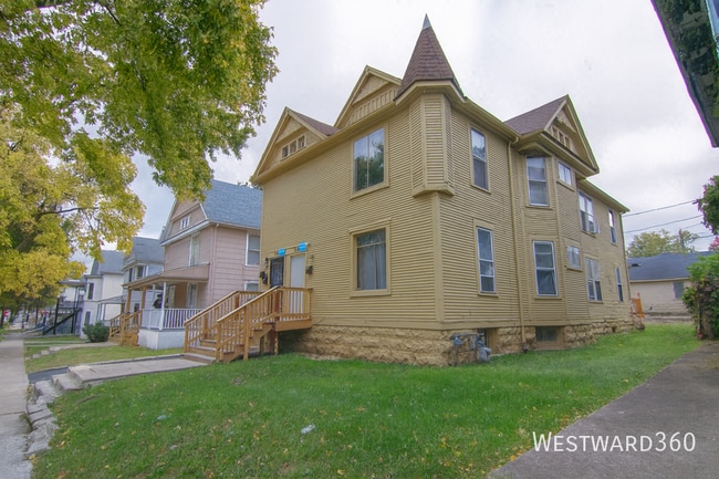 Building Photo - 216 N Hickory St