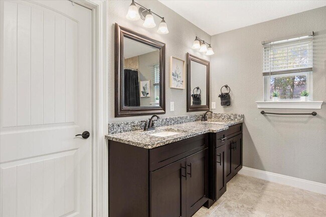 Building Photo - 5424 Maverick Ln