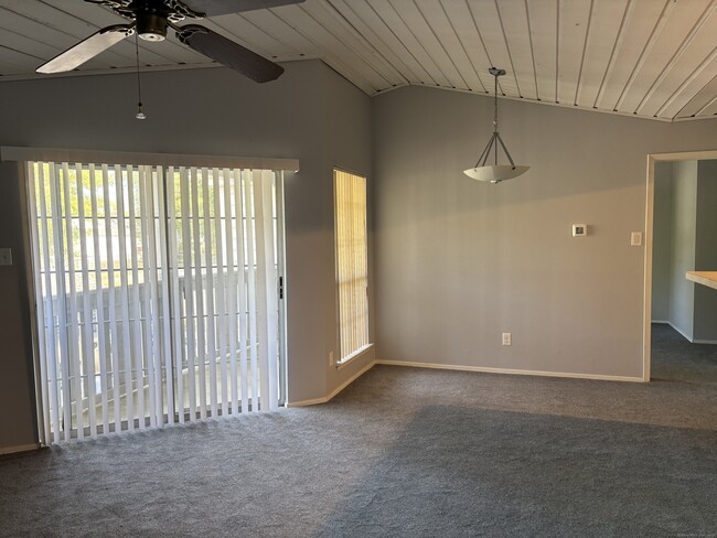 Building Photo - 110 Leafwood Ln