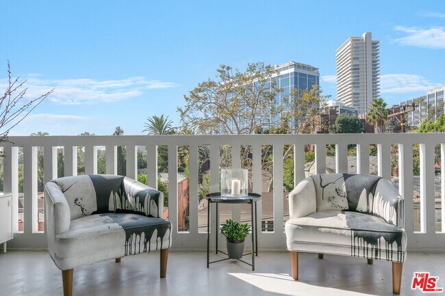 Building Photo - 999 N Doheny Dr