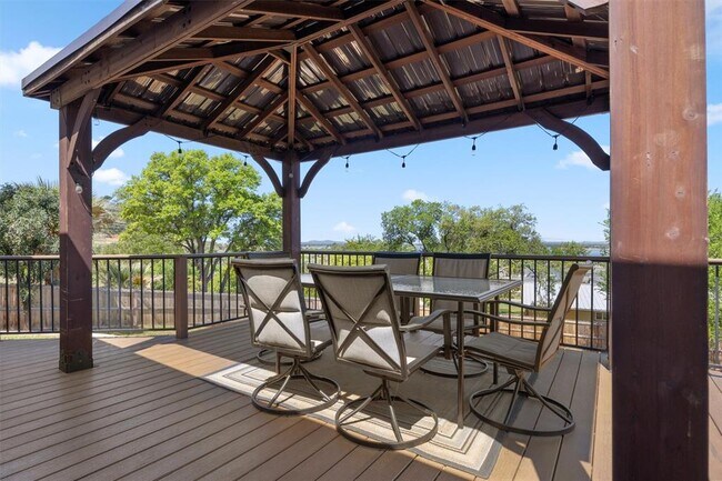 Building Photo - 104 Kings Way