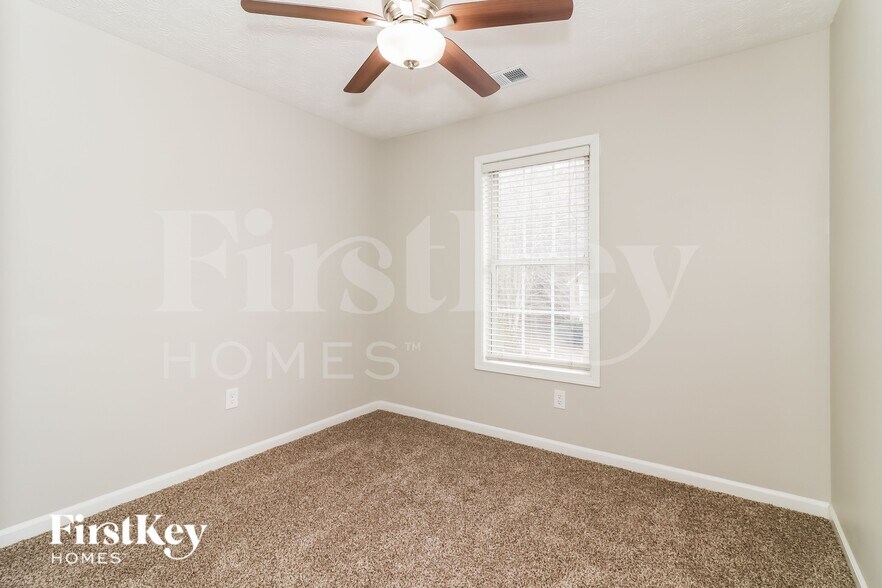 Building Photo - 1627 Eagle Dr