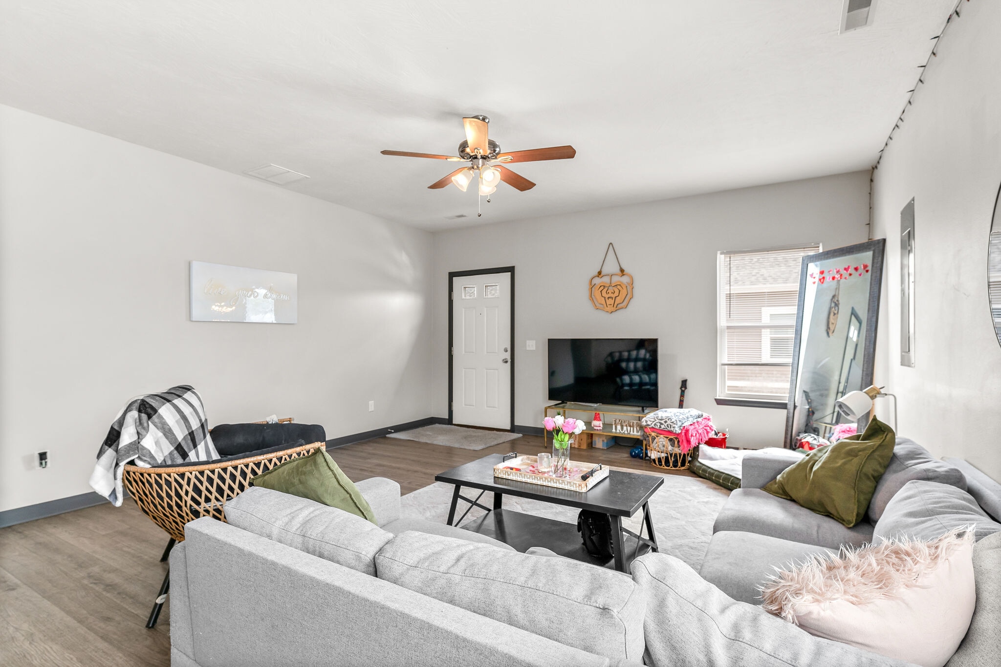Large Living Room - 807 South Ave