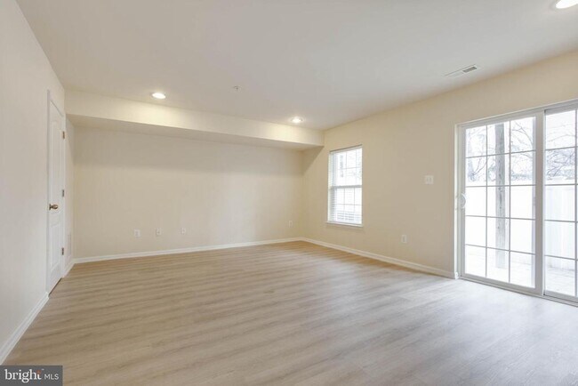 Building Photo - 1919 Beckman Ter