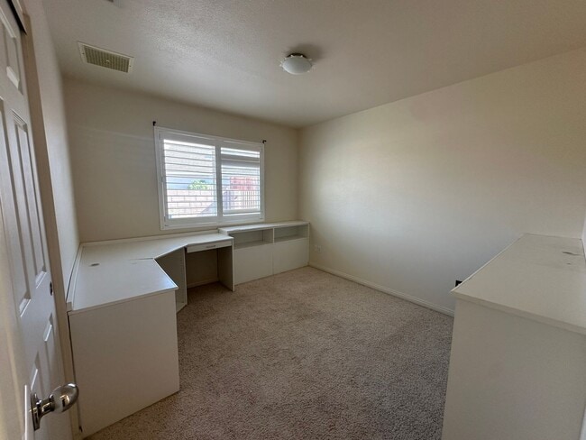 Building Photo - Welcome to this 5 Bedroom 3 Bath Home!