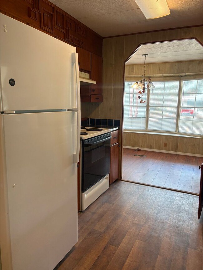 Building Photo - 2bed/2bath SFH Rent $1250/month ready May 2026