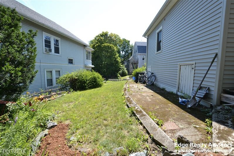 Building Photo - 153 Nonantum St