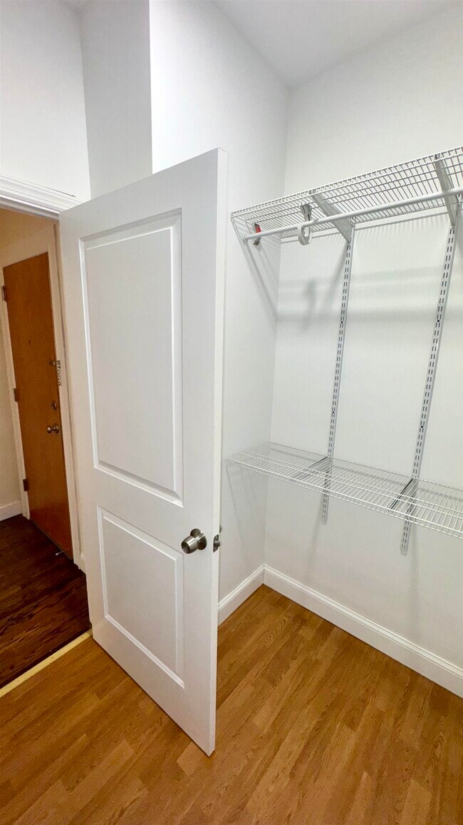 Building Photo - 76 Beacon Ave