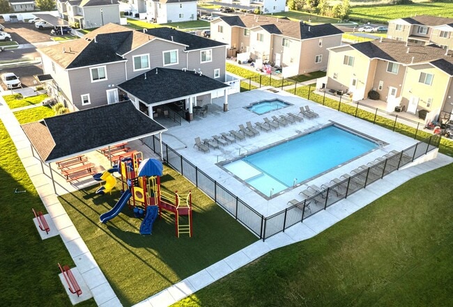 Building Photo - 160 W 400 S