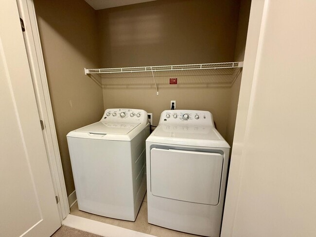 Building Photo - 2564 W Towne St