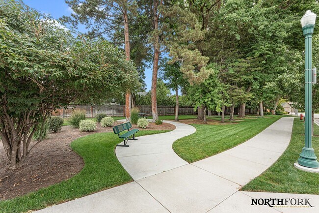 Building Photo - Elegant home near Downtown Eagle!