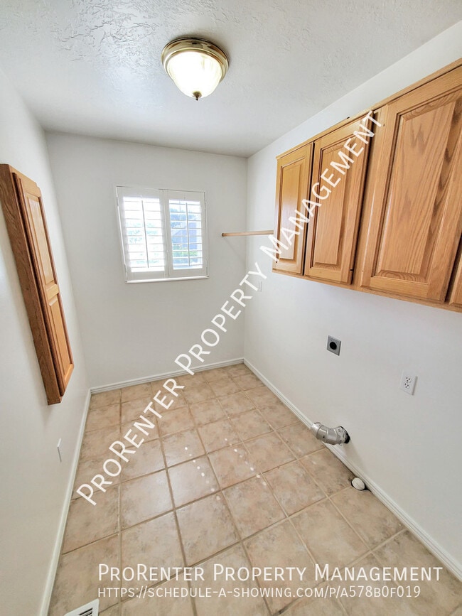 Building Photo - 1488 Earl Cir