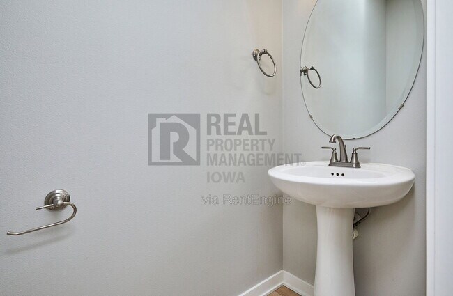 Building Photo - 9654 Turnpoint Dr