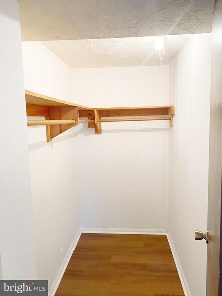 Building Photo - 4400 Groombridge Way
