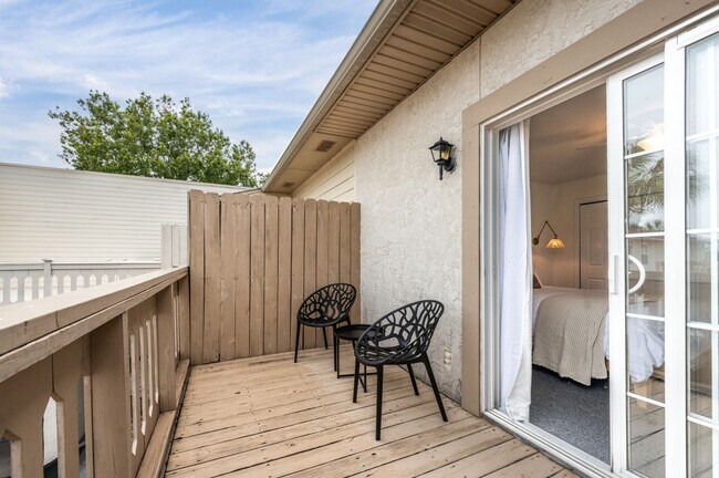 Building Photo - 17462 Front Beach Rd