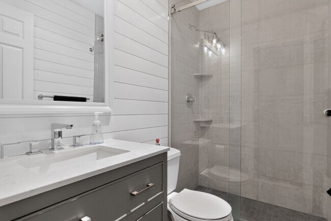 Building Photo - Fully Furnished Executive Townhome | 2 Bedrooms + Dedicated Office | 6-Month Minimum