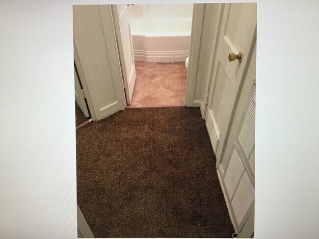 Hallway - 2737 Knox Ave