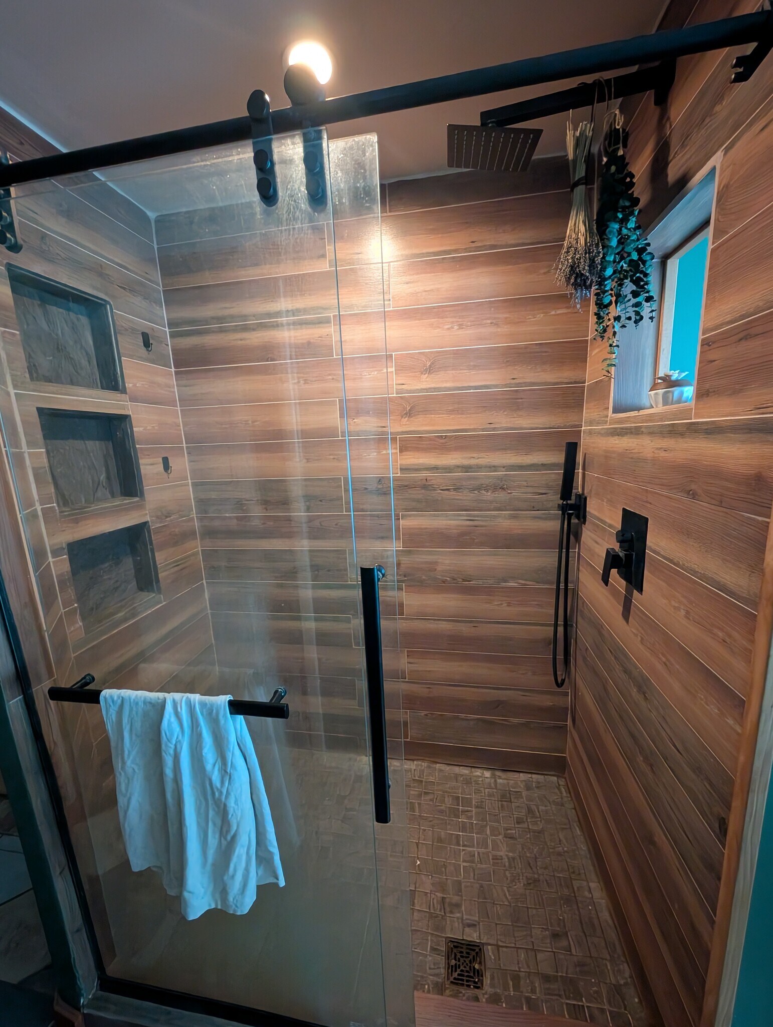 Building Photo - 8970 E Gull Lake Dr