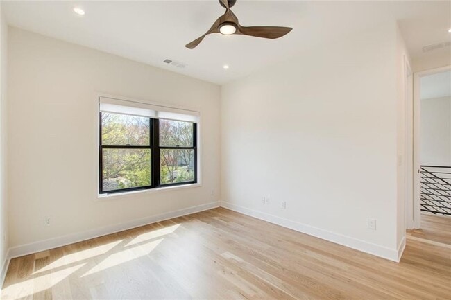 Building Photo - 1050 Snyder St NW