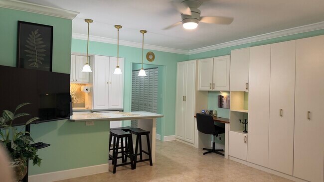 Building Photo - 235 Seaview Ct