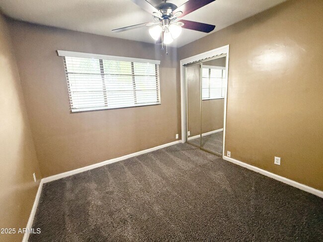 Building Photo - 348 E 8th Dr