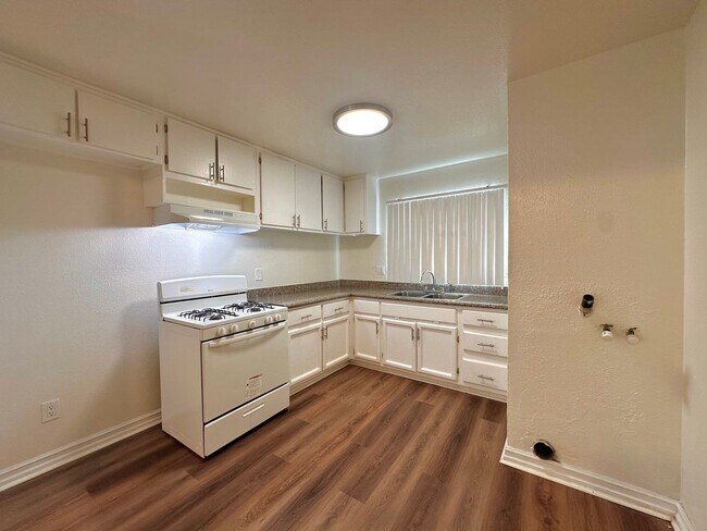 Building Photo - 15Central