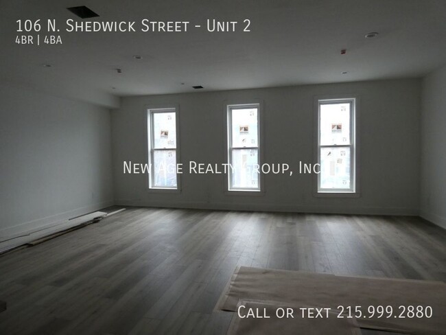 Building Photo - Large Four Bedroom Four Bathroom Apartment...