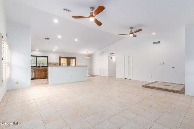 Building Photo - 417 E Marny Rd