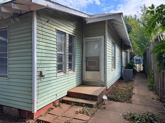 Building Photo - 1504 Austin St