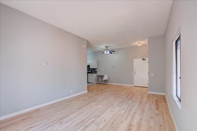 Building Photo - 1 Bedroom Condo in the UTC Area! Remodeled...