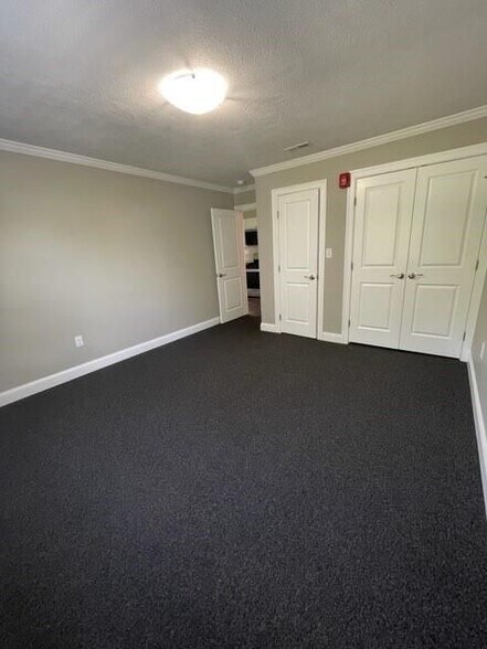 Building Photo - 879 Bernon St