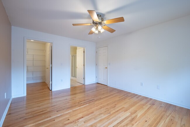 Building Photo - 108 Evergreen Pl