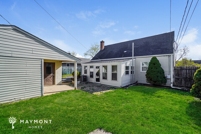 Building Photo - Updated 3 Bedroom Home