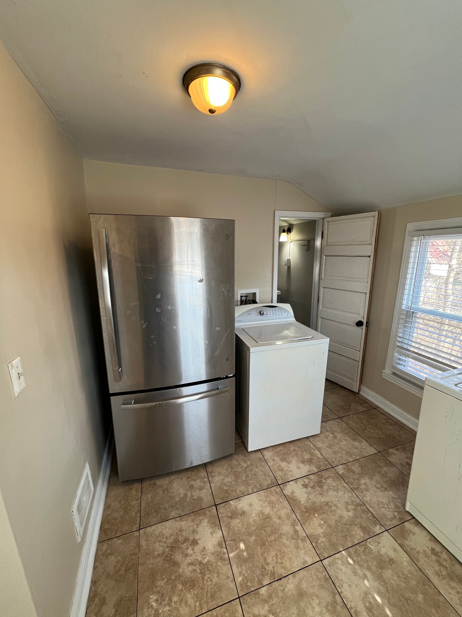 Laundry - 5108 Silver St