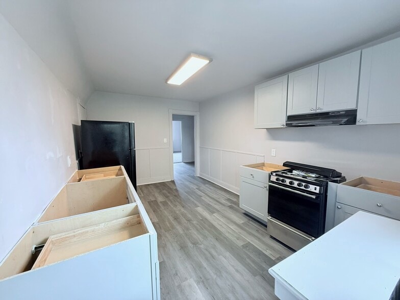 Primary Photo - 20 W Stratford Ave