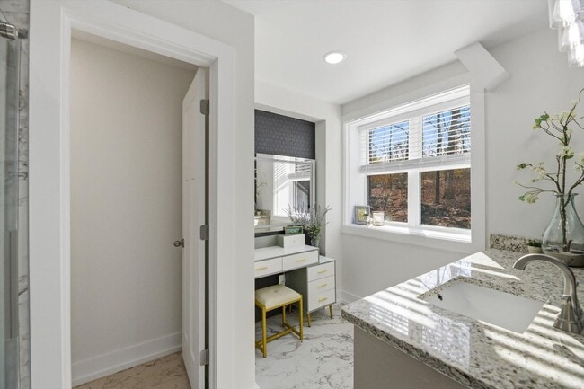 Building Photo - 2113 W Madison Ave