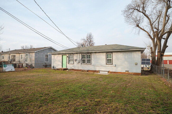 Building Photo - 3704 SW 40th Pl