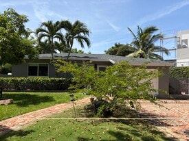 Building Photo - 2010 N Hibiscus Dr