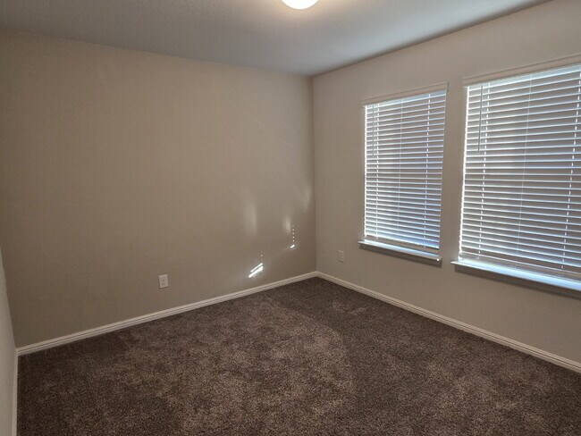 Building Photo - 3128 Winoak Dr