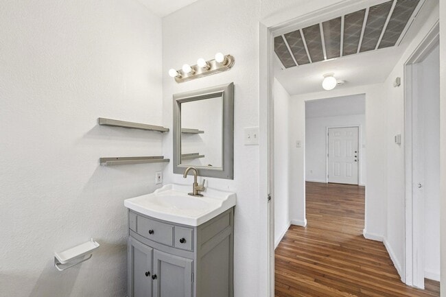 Building Photo - 4302 Harmon Ave