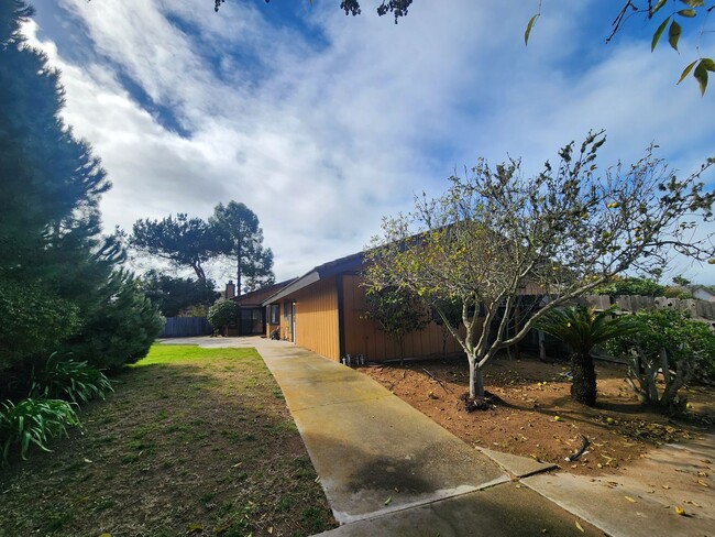 Building Photo - Spacious Grover Beach Home