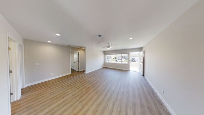 Building Photo - Cozy 4BR 2 BA on Dorothy Dr
